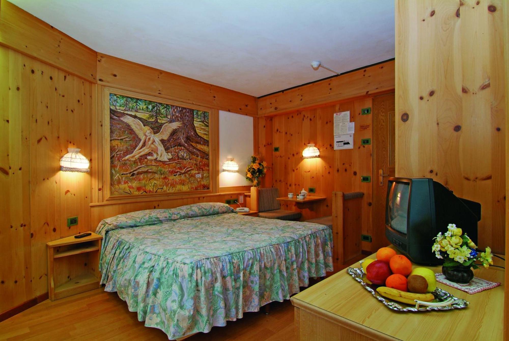 Hotel Erika Madonna di Campiglio Exterior photo